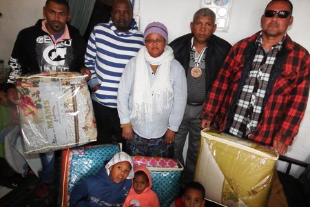 Vlnr is Cedric Mouers (komiteelid), F Deji (huiswinkeleienaar), Eleanor Baartman (hoofvrou), Mike Dunston (hoofman) en Tommy Deutschen (senior hoofman) 